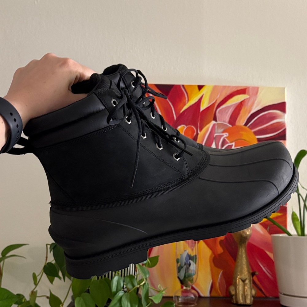 UGG Men's Gatson Mid boot